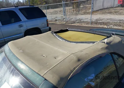 2000 Ford Mustang z USA, uszkodzony, nr VIN 1FAFP4441YF165595